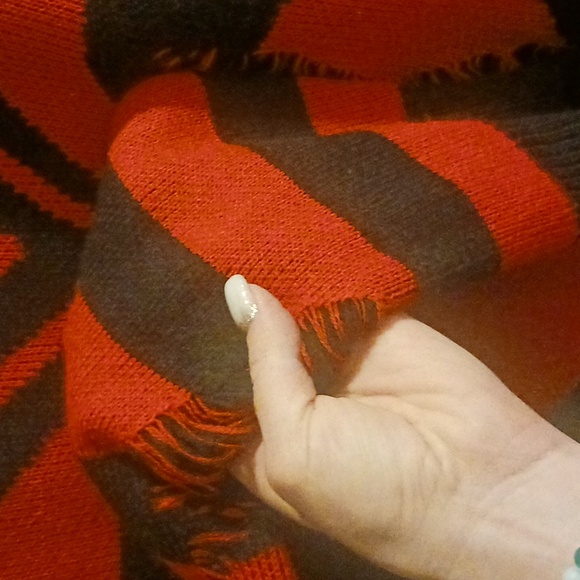 Sweater - Picture 7 of 7